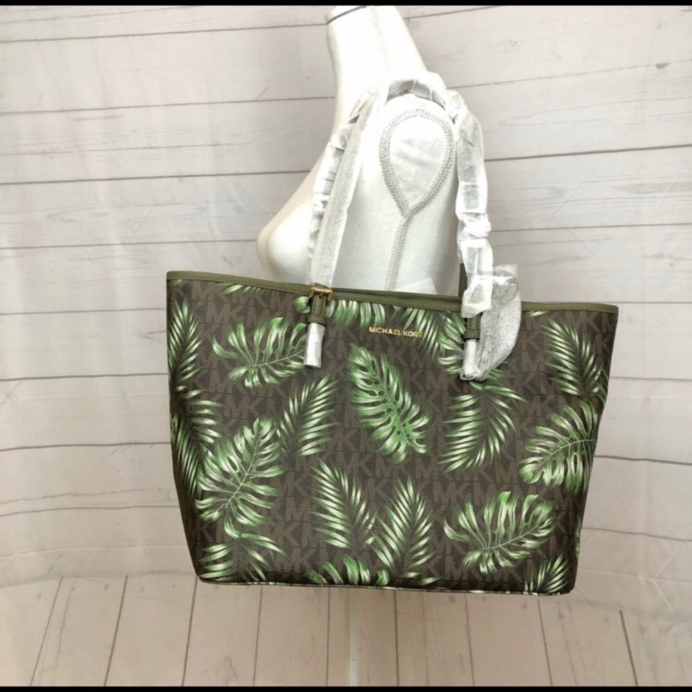 NWT Michael Kors Jet Set Carry All Travel Bag